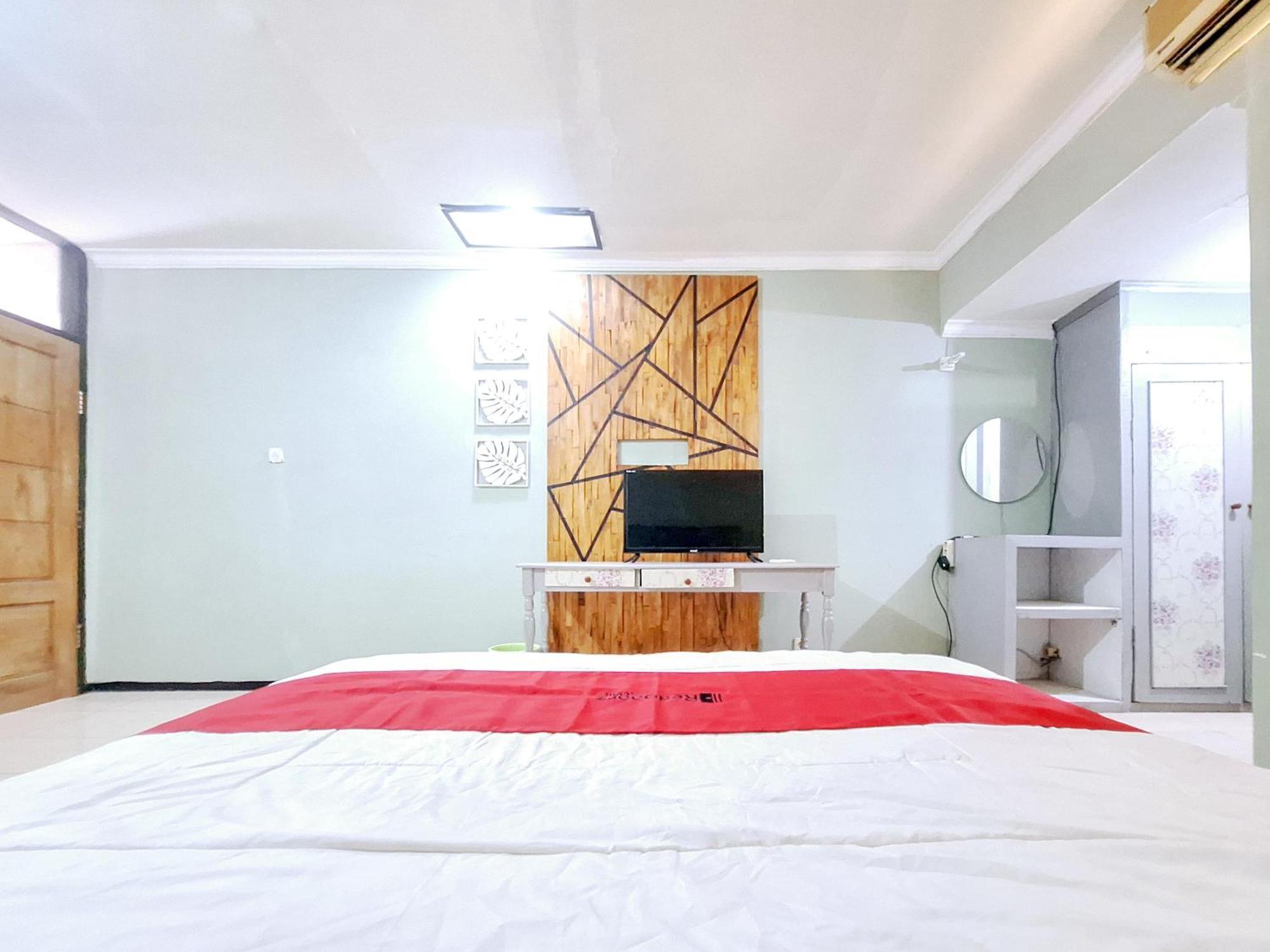 Reddoorz Near Stadion Semeru Lumajang Jawa Timur Exterior photo