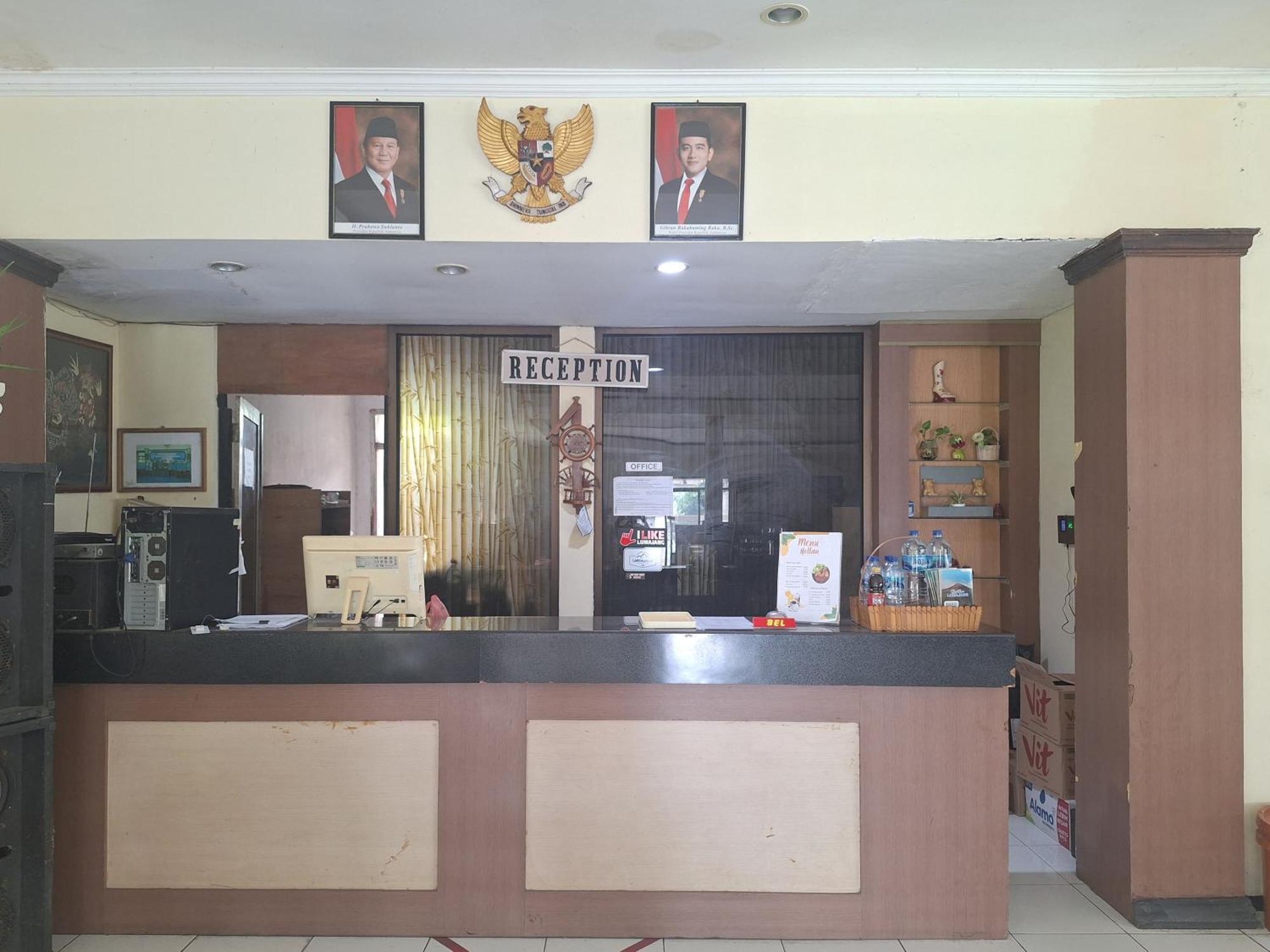 Reddoorz Near Stadion Semeru Lumajang Jawa Timur Exterior photo